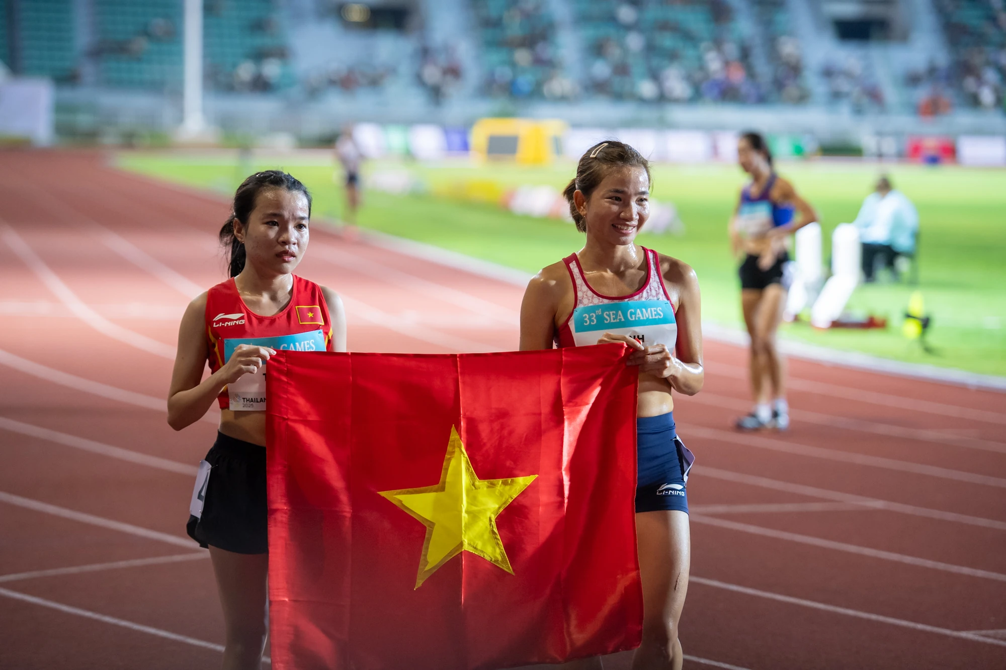 HLV Trần Văn Sỹ tiết lộ chiến thuật giúp Nguyễn Thị Oanh bảo vệ HCV 5.000m