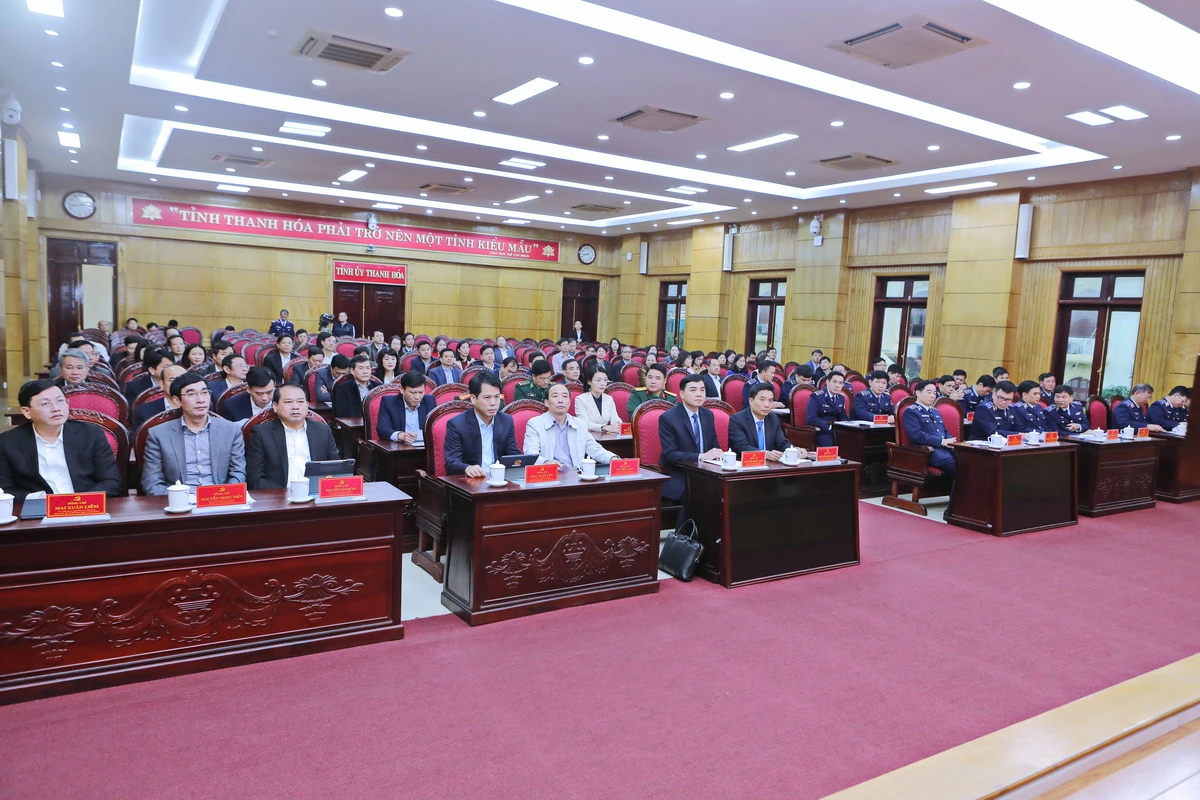 Ban Thường vụ Tỉnh ủy Thanh Hóa và Ban Thường vụ Đảng ủy Cảnh sát biển Việt Nam ký kết phối hợp trong công tác dân vận