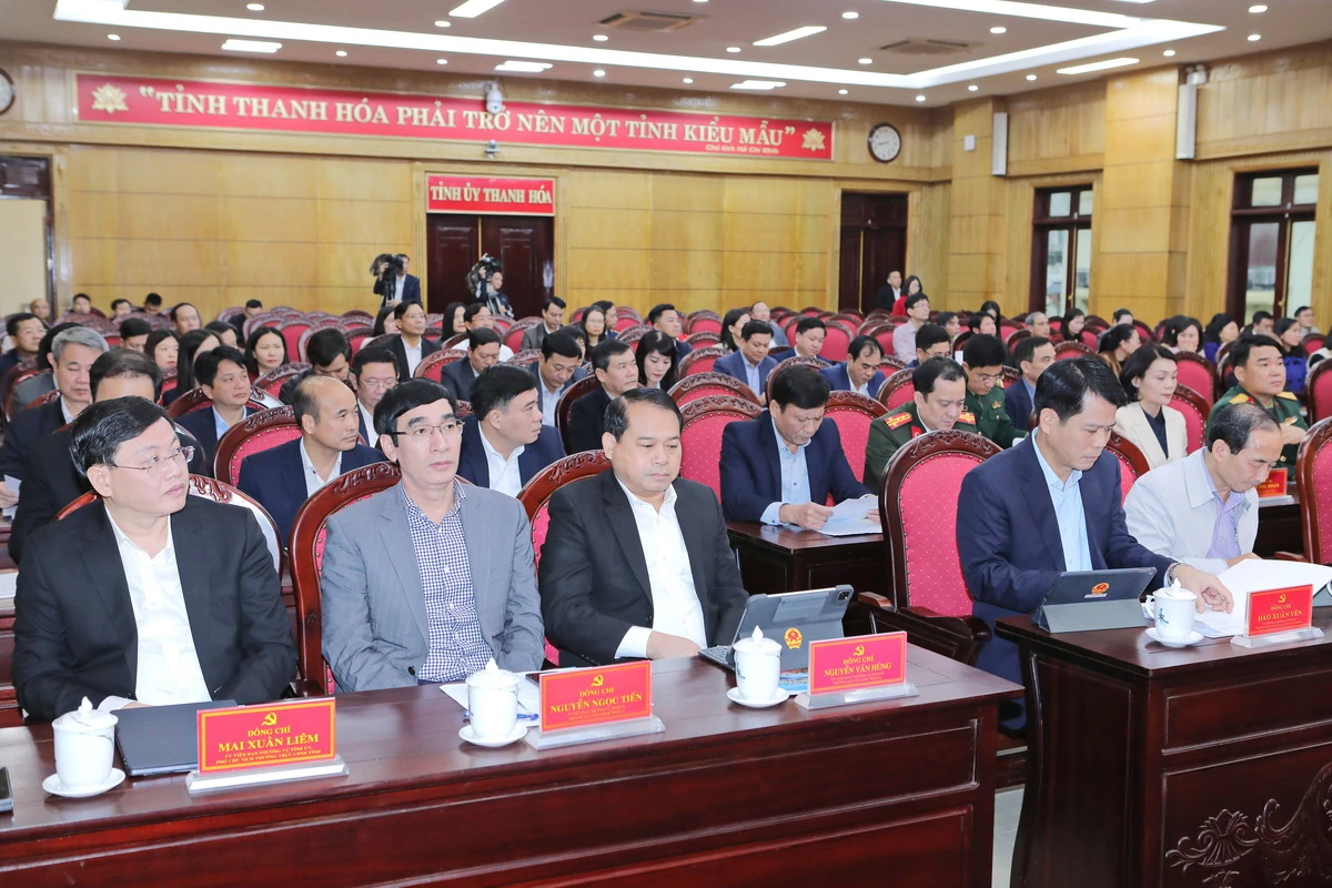 Ban Thường vụ Tỉnh ủy Thanh Hóa và Ban Thường vụ Đảng ủy Cảnh sát biển Việt Nam ký kết phối hợp trong công tác dân vận