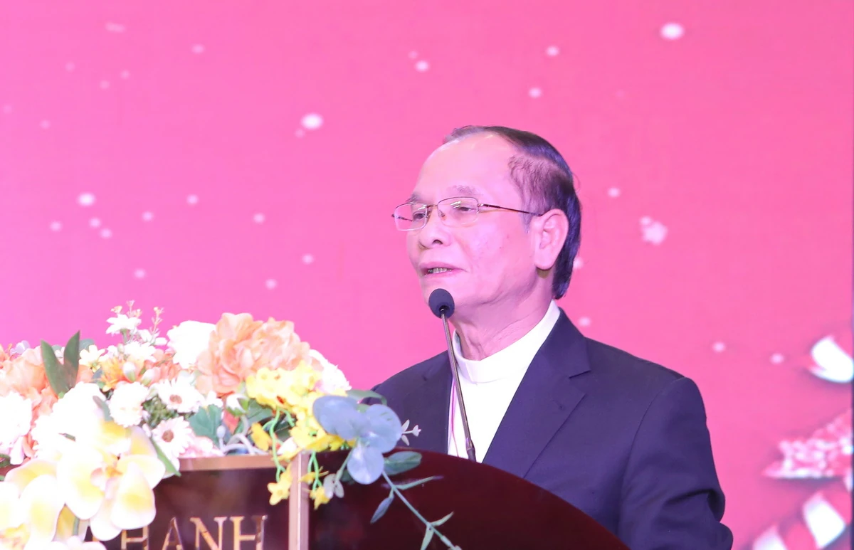 Tỉnh ủy, HĐND, UBND, Ủy ban MTTQ tỉnh Thanh Hóa gặp mặt và chúc mừng các chức sắc Công giáo nhân dịp Giáng sinh năm 2025