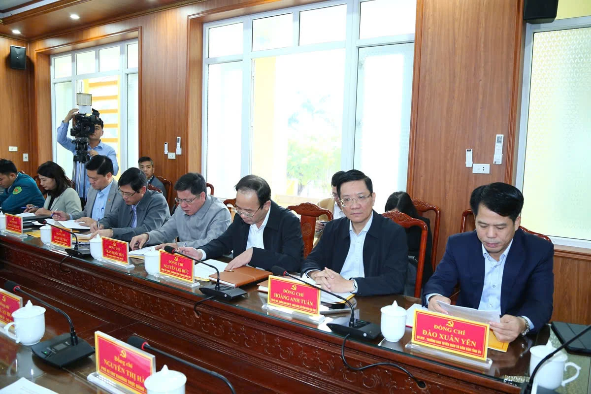 Phó Bí thư Thường trực Tỉnh ủy Nguyễn Hồng Phong thăm, làm việc tại xã Hoằng Tiến và Hoằng Lộc