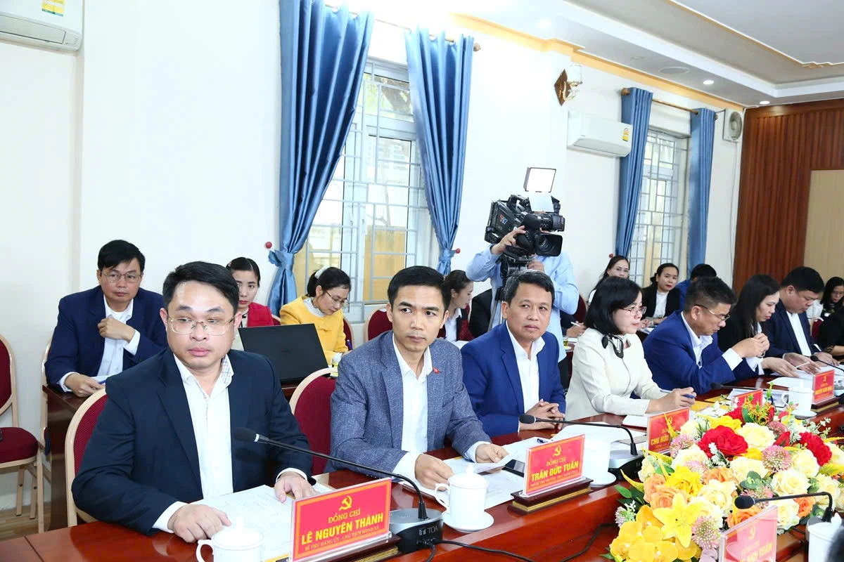 Phó Bí thư Thường trực Tỉnh ủy Nguyễn Hồng Phong thăm, làm việc tại xã Hoằng Tiến và Hoằng Lộc