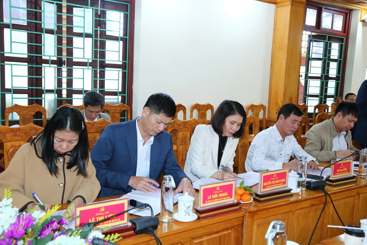 Phó Bí thư Thường trực Tỉnh ủy Nguyễn Hồng Phong thăm, làm việc tại xã Thường Xuân