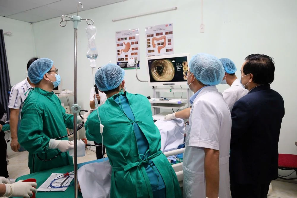 Bệnh viện Đa khoa Hoằng Hóa tiếp nhận hệ thống máy nội soi tiêu hóa tiên tiến