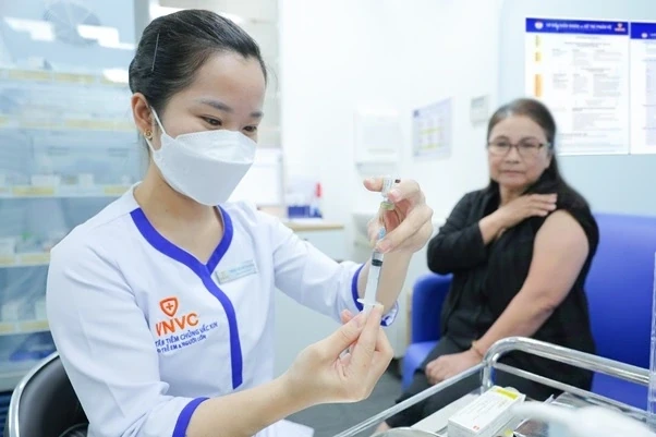 Việt Nam có vaccine RSV công nghệ mới phòng biến chứng viêm phổi ở người cao tuổi