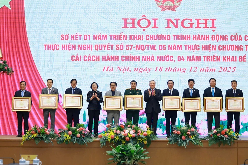 Tiên phong chuyển đổi số, Vietjet nhận Bằng khen từ Thủ tướng Chính phủ