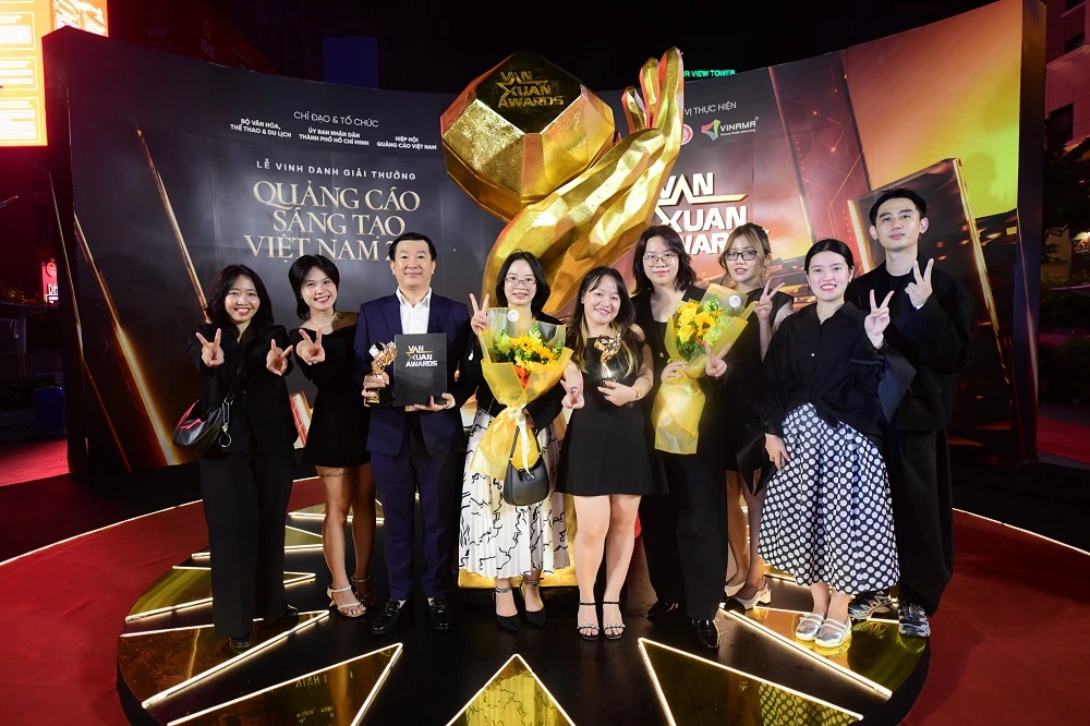 Bà Mai Kiều Liên được vinh danh lãnh đạo truyền cảm hứng sáng tạo tại Vạn Xuân Awards 2025