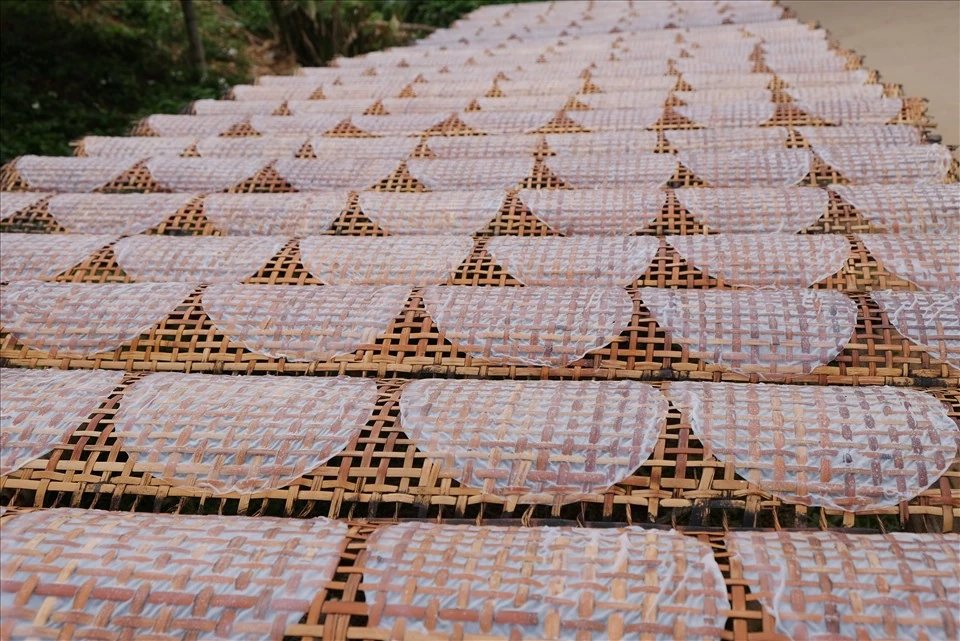 [E-Magazine]: Bánh níu chân người