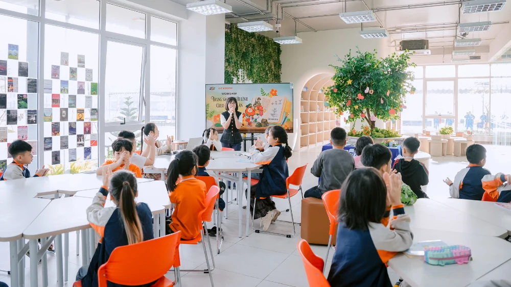 Học sinh FPT School Thanh Hóa học lịch sử qua workshop “Trang sách người lính - Gieo mầm tri ân”