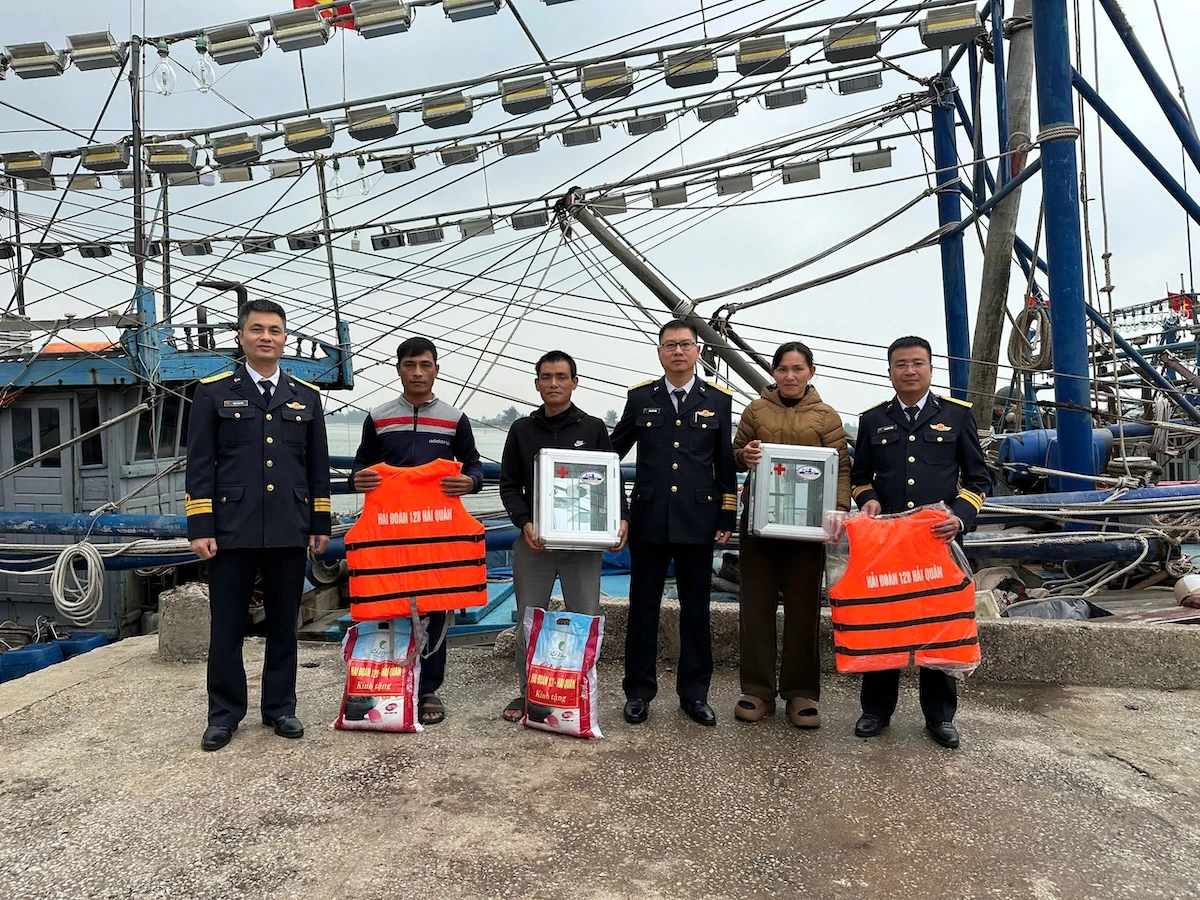 Hải đoàn 128 triển khai nhiều hoạt động hỗ trợ ngư dân vươn khơi, bám biển