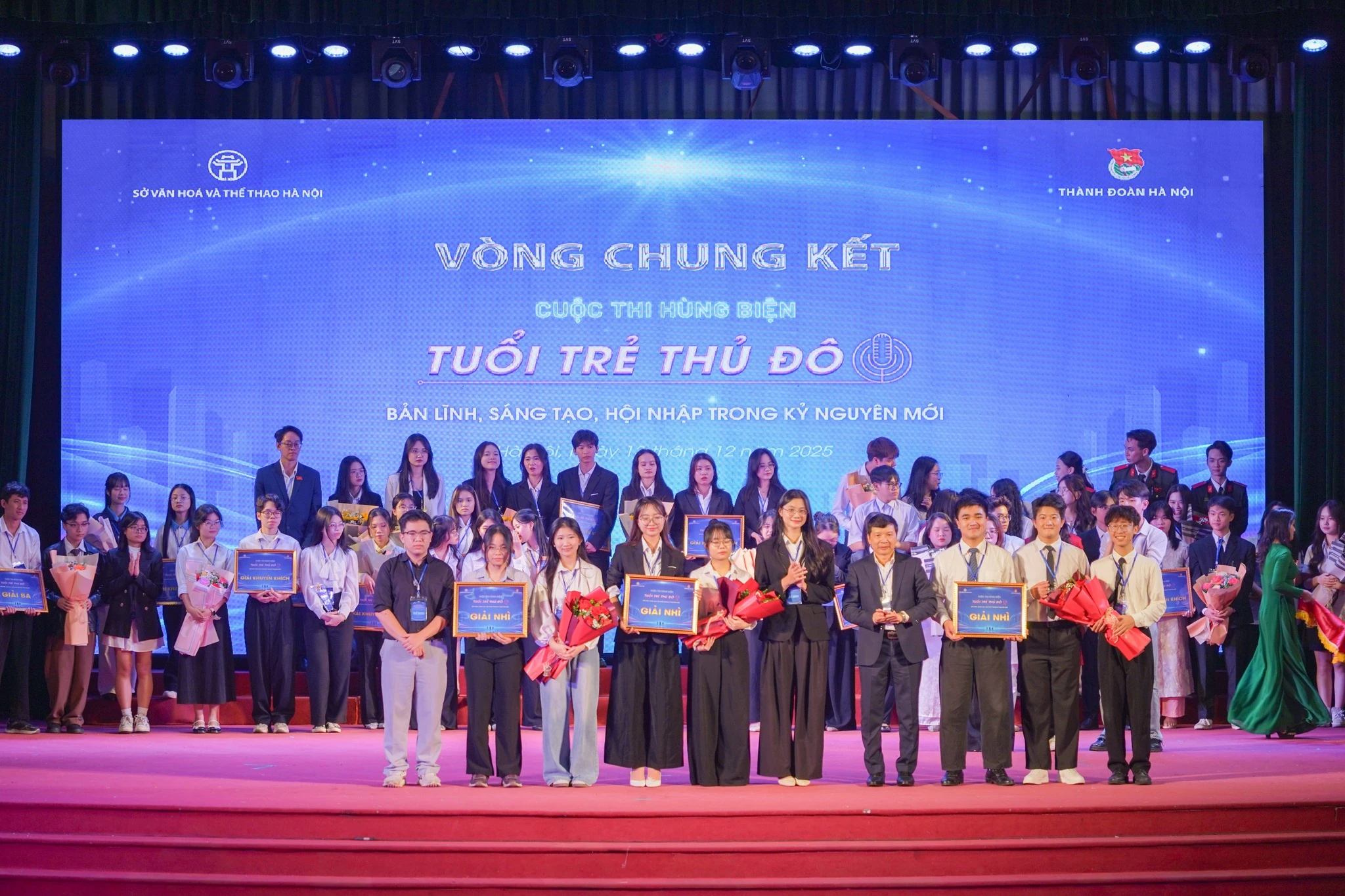 Nhóm sinh viên Phenikaa xuất sắc giành giải Cuộc thi Hùng biện Tuổi trẻ Thủ đô năm 2025