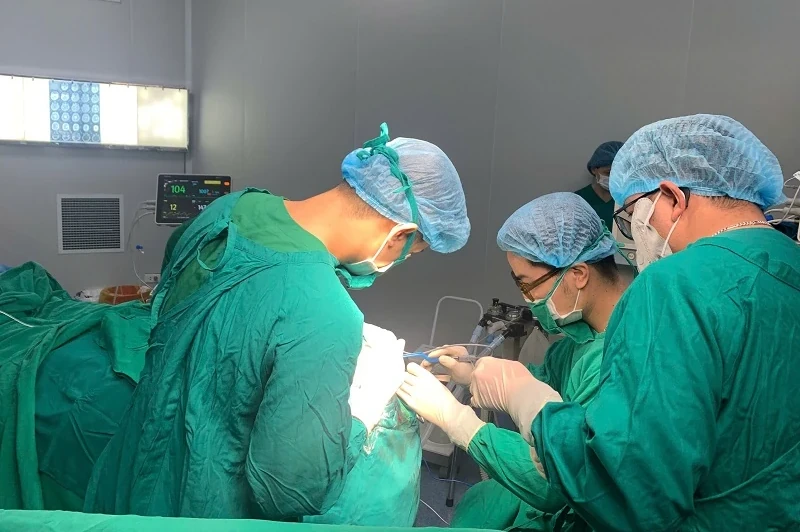 Cứu sống bệnh nhân xuất huyết não nặng bằng kỹ thuật dẫn lưu não thất