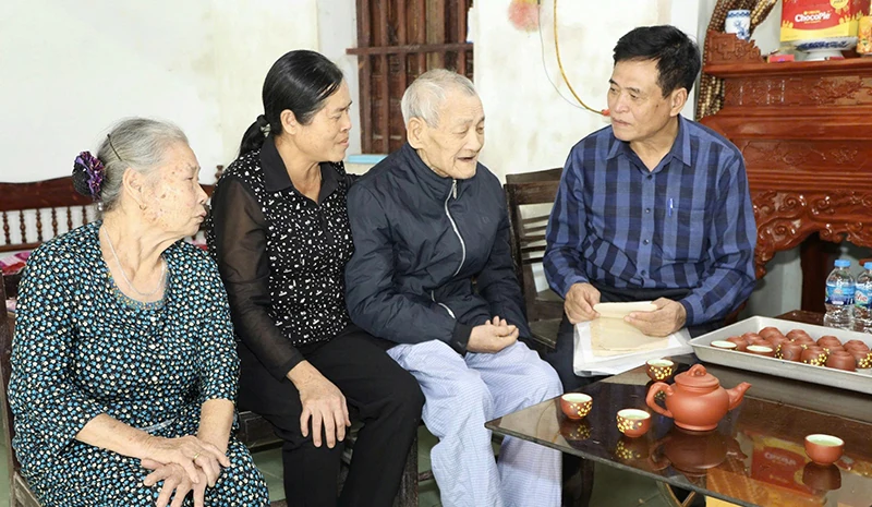 Di thư của người lính (Bài 2): “ Thầy mẹ, bác hãy khỏe, sống để hưởng những ngày Bắc - Nam thống nhất, ngày mà con trở về quê cha đất tổ...”