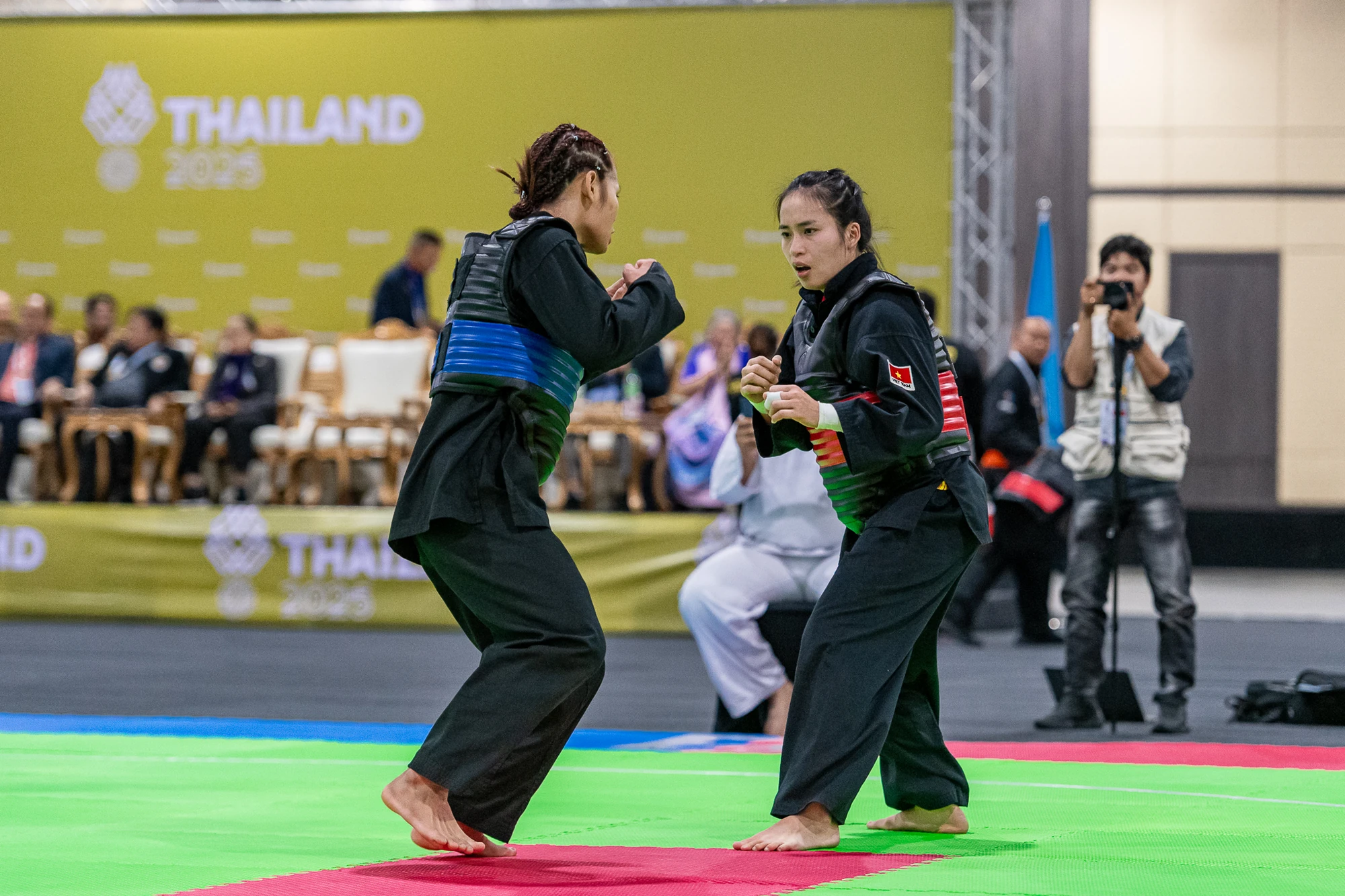 Bị đối thủ liên tục chơi xấu, võ sĩ Thanh Hóa vẫn xuất sắc giành quyền vào bán kết Pencak Silat - SEA Games 33