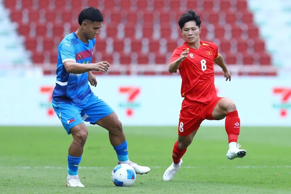 Nước mắt Thanh Thúy và nỗi ấm ức trọng tài; MU hòa điên rồ với Bournemouth