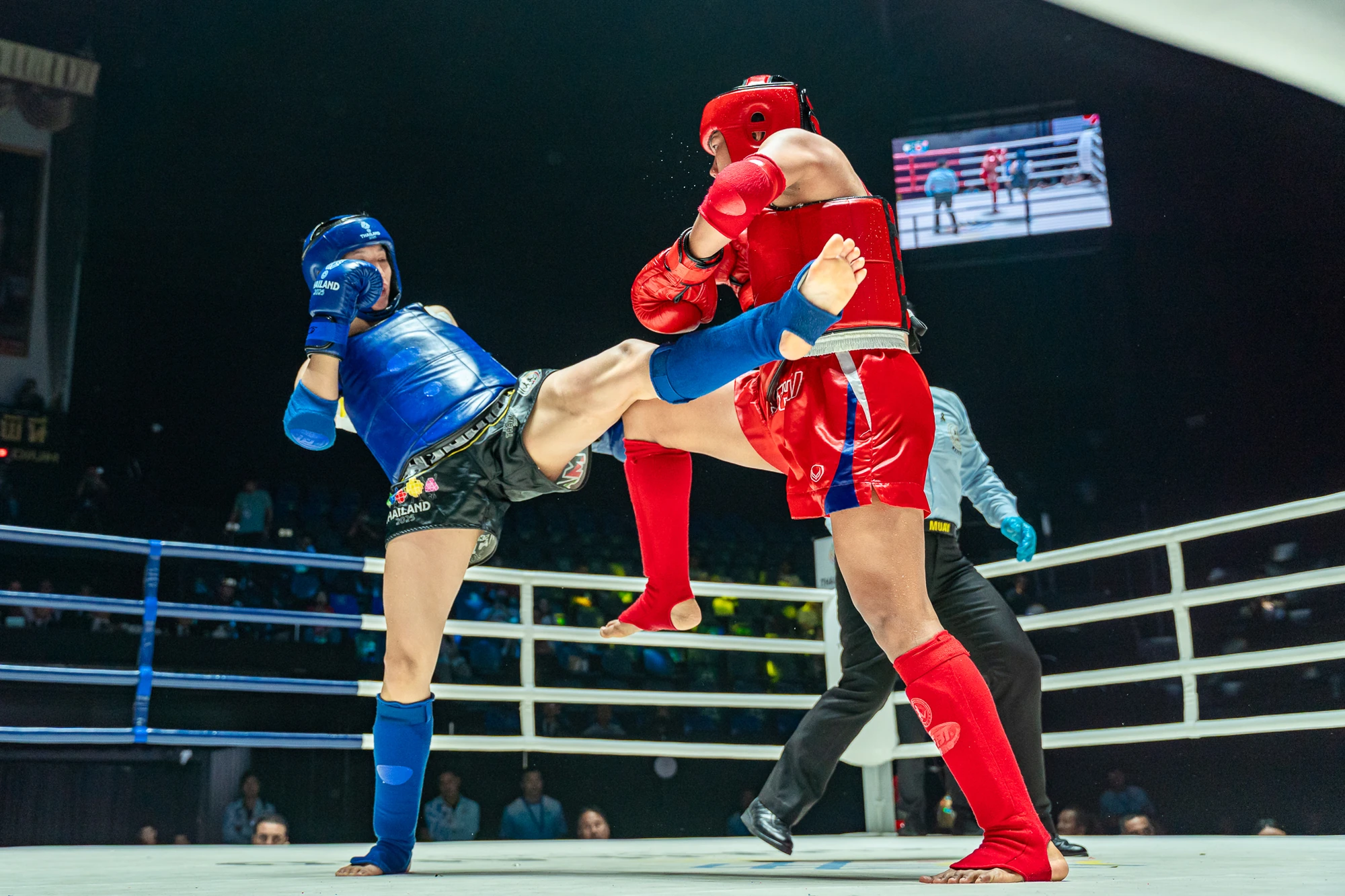 Cô gái vàng Phương Hậu vỡ òa cảm xúc khi giành HCV trên 