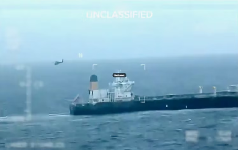 Mỹ bắt giữ thêm một tàu chở dầu ngoài khơi Venezuela sau tuyên bố “phong tỏa”, biển Caribe lại dậy sóng