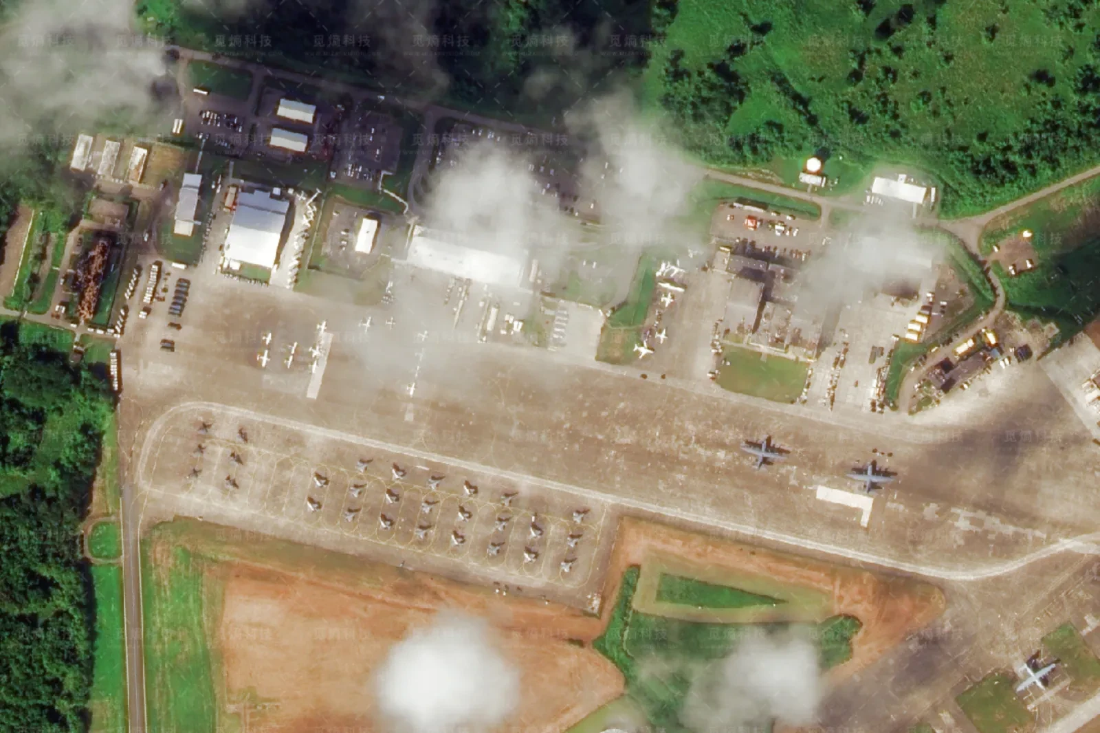 Mỹ tăng cường số lượng lớn thiết bị quân sự gần Venezuela