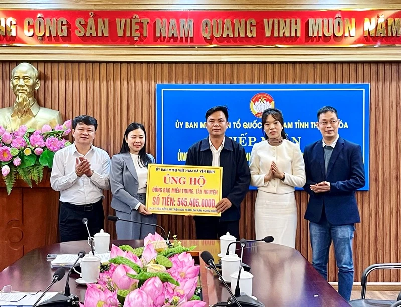 Ủy ban MTTQ tỉnh tiếp nhận ủng hộ đồng bào miền Trung, Tây Nguyên khắc phục hậu quả mưa lũ