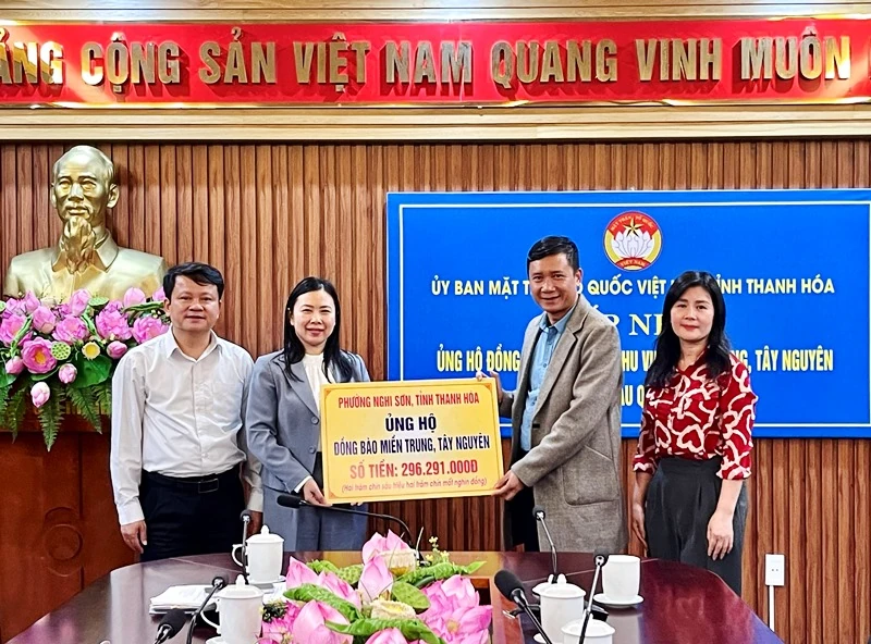 Ủy ban MTTQ tỉnh tiếp nhận ủng hộ đồng bào miền Trung, Tây Nguyên khắc phục hậu quả mưa lũ