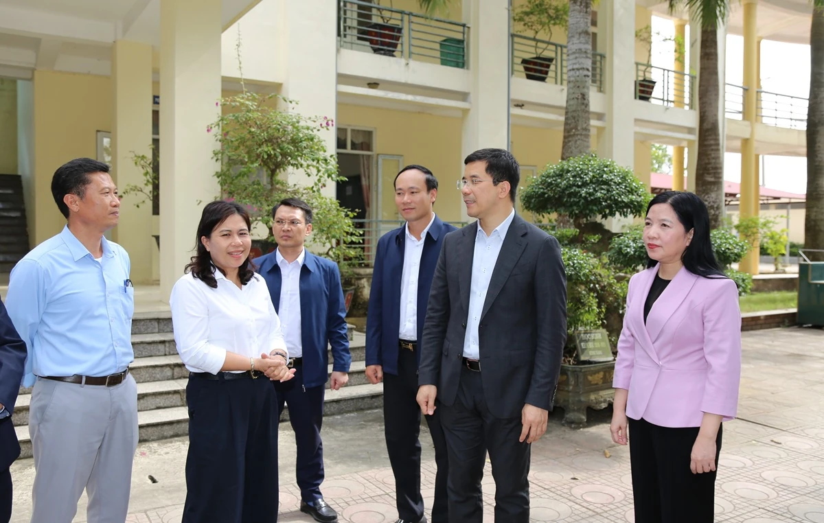 Phó Bí thư Thường trực Tỉnh ủy Nguyễn Hồng Phong thăm, làm việc tại xã Hoa Lộc