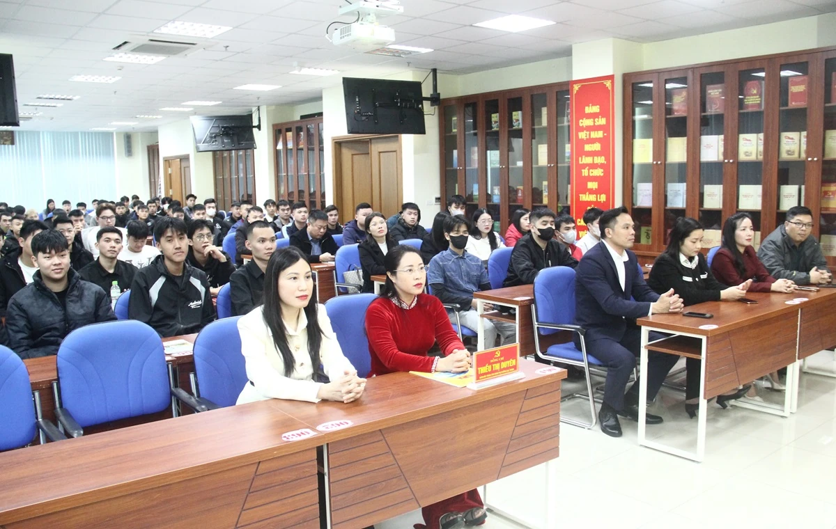 Bồi dưỡng nhận thức về Đảng cho quân nhân trong diện nhập ngũ