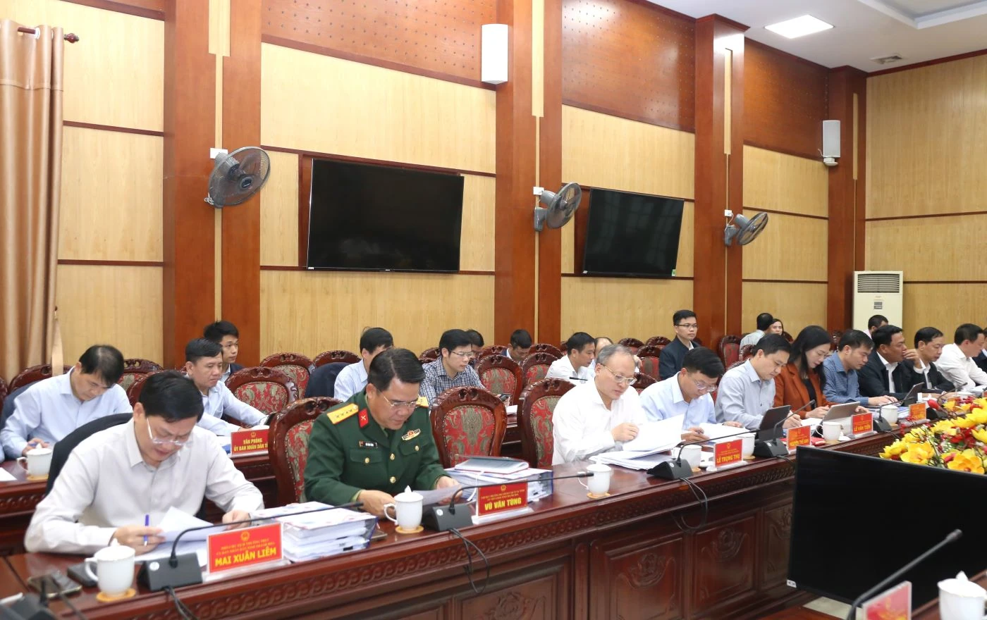 Thảo luận, cho ý kiến vào kế hoạch, chương trình hành động phát triển kinh tế - xã hội năm 2026