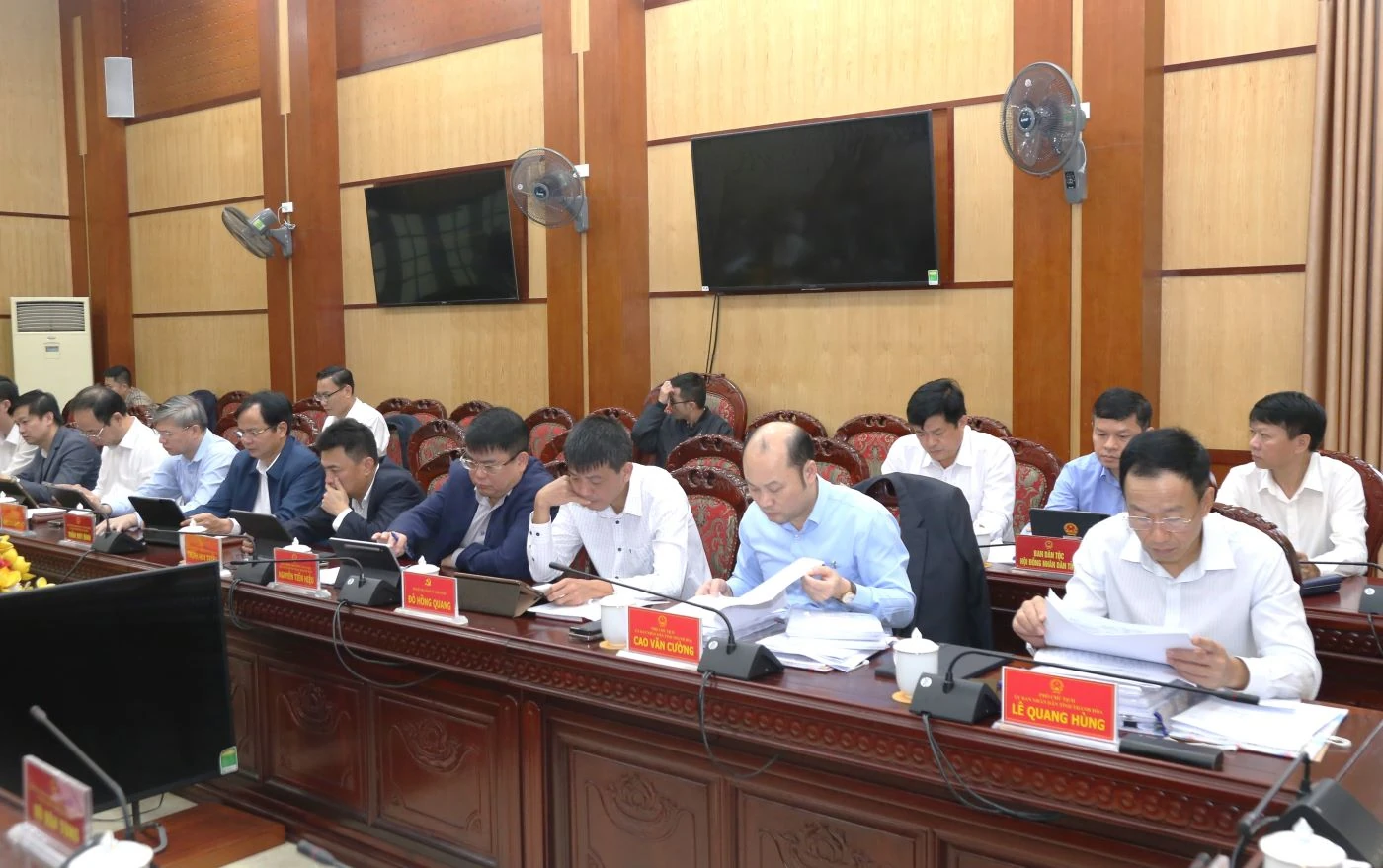 Thảo luận, cho ý kiến vào kế hoạch, chương trình hành động phát triển kinh tế - xã hội năm 2026