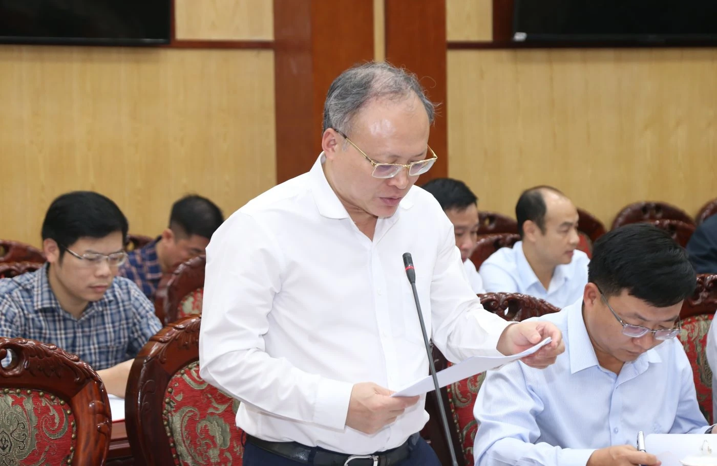 Thảo luận, cho ý kiến vào kế hoạch, chương trình hành động phát triển kinh tế - xã hội năm 2026