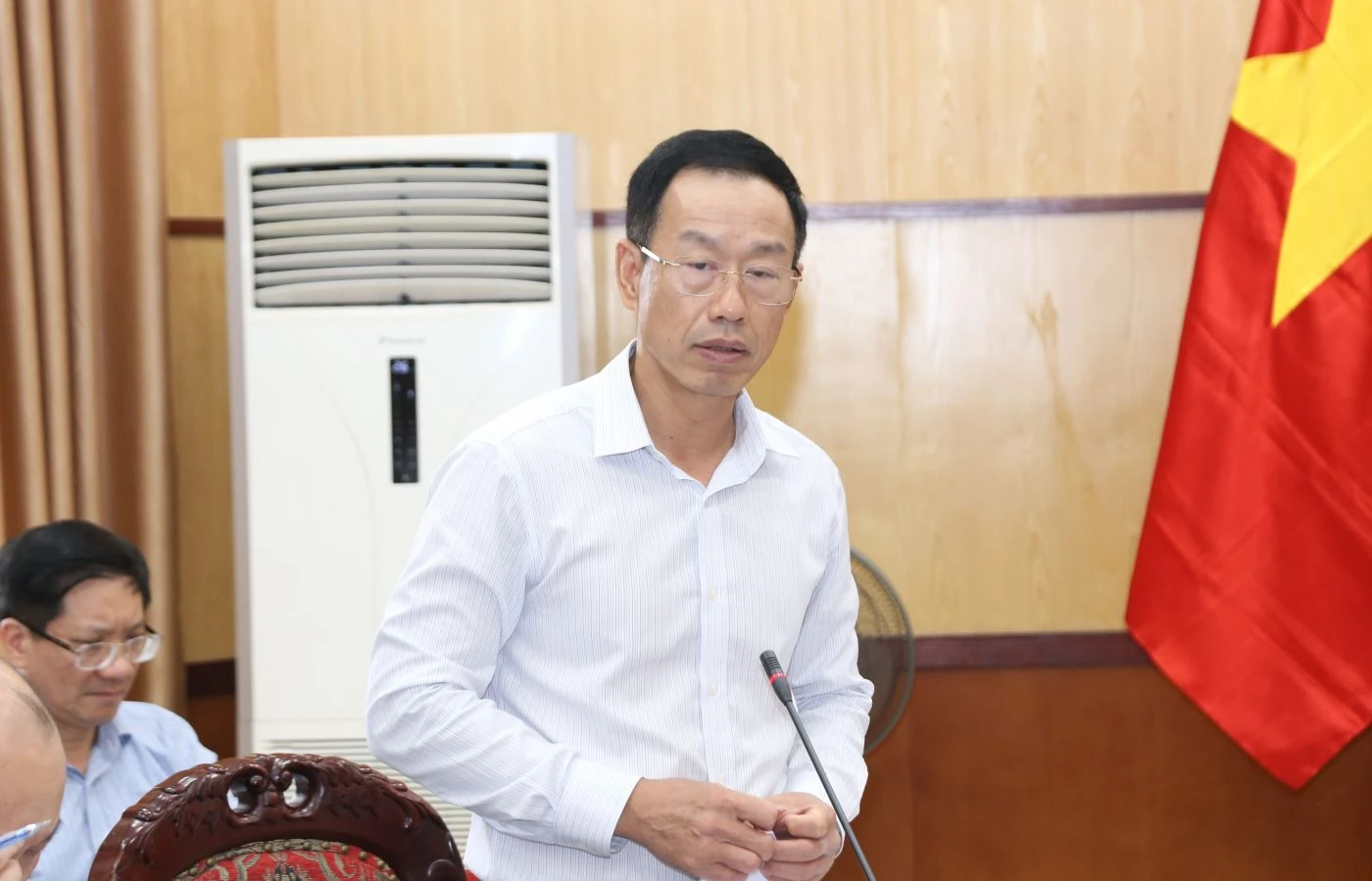 Thảo luận, cho ý kiến vào kế hoạch, chương trình hành động phát triển kinh tế - xã hội năm 2026