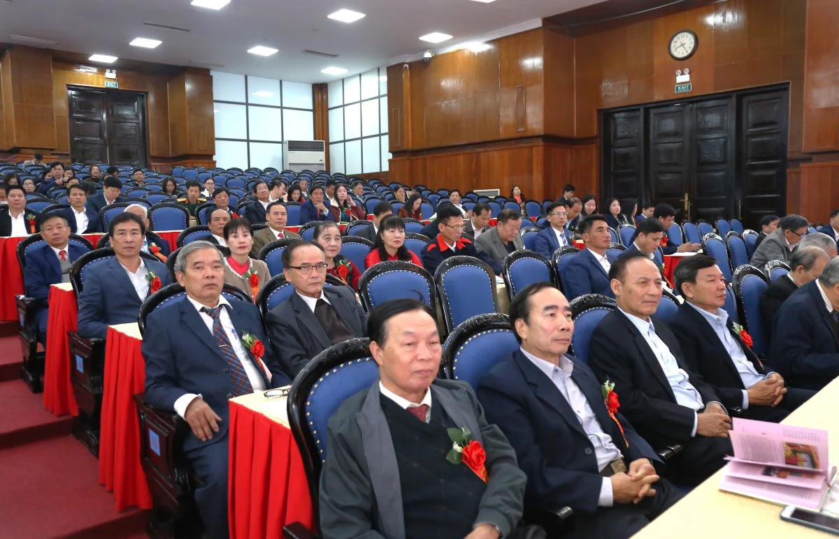 Đẩy mạnh phong trào thi đua khuyến học, khuyến tài, xây dựng xã hội học tập