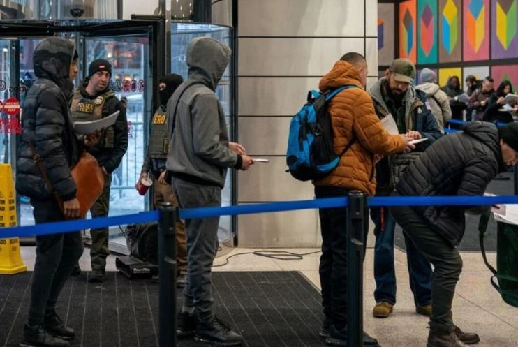 Mỹ bắt đầu chiến dịch hủy bỏ hàng nghìn hồ sơ xin tị nạn