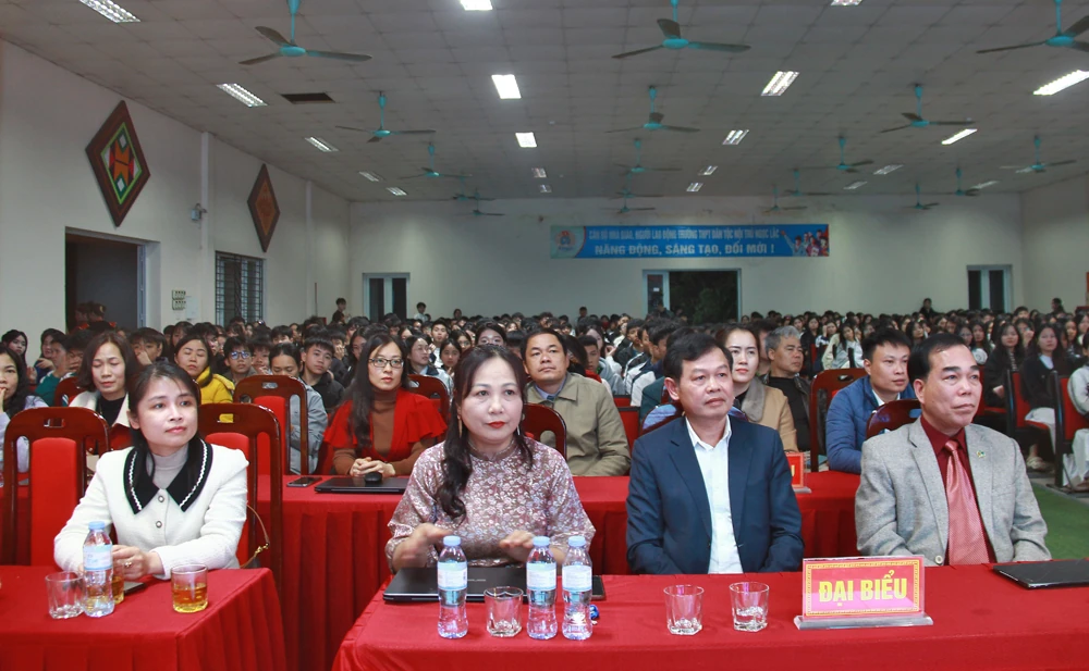 Hội thi tìm hiểu pháp luật cho học sinh Trường THPT Dân tộc nội trú Ngọc Lặc