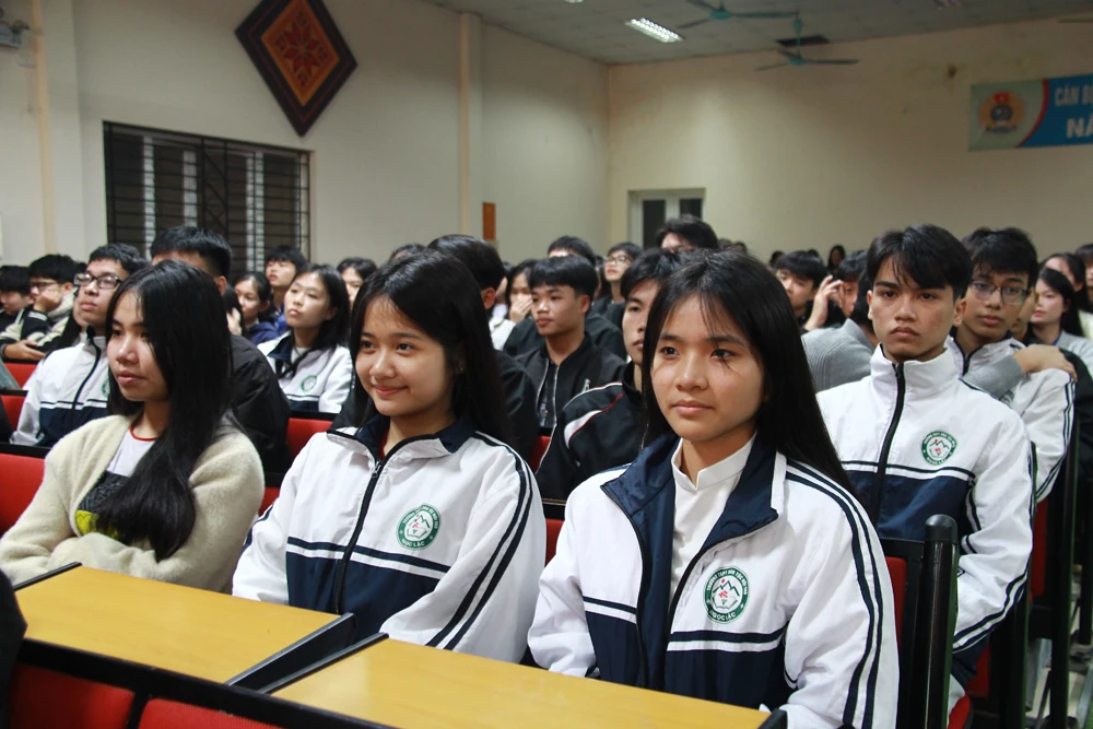 Hội thi tìm hiểu pháp luật cho học sinh Trường THPT Dân tộc nội trú Ngọc Lặc