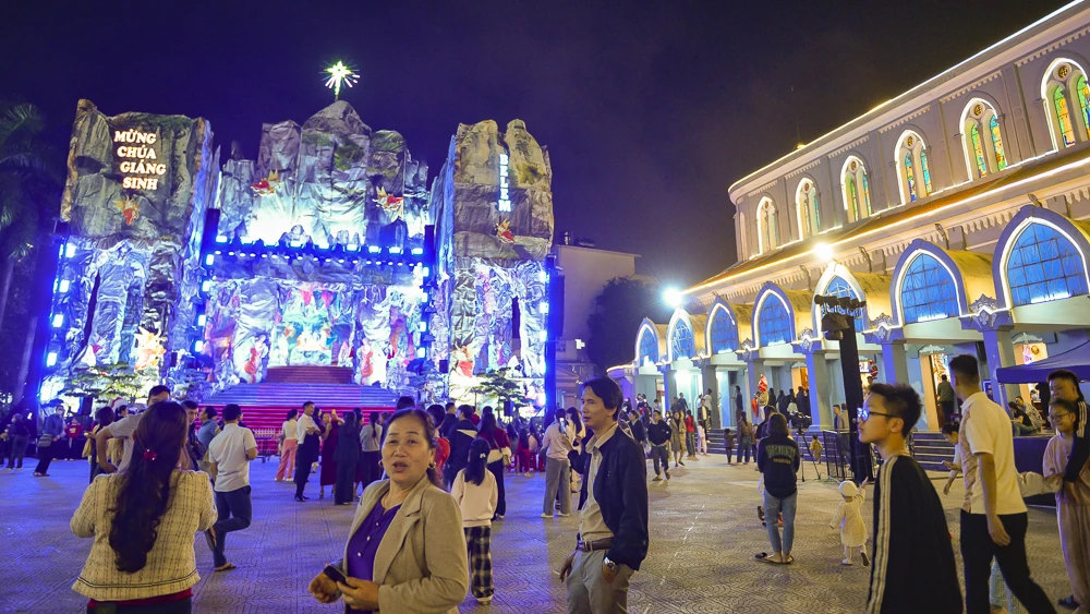 Phố phường Thanh Hóa lung linh mùa Giáng sinh