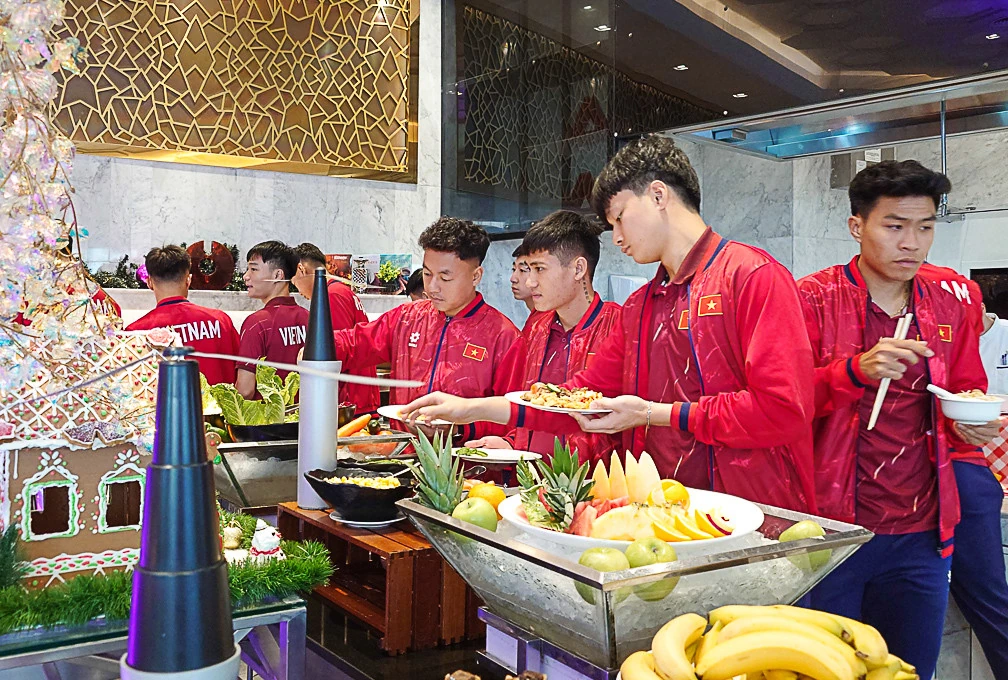 Hoàng Đức giành Quả bóng Vàng; Man Utd thắng nghẹt thở