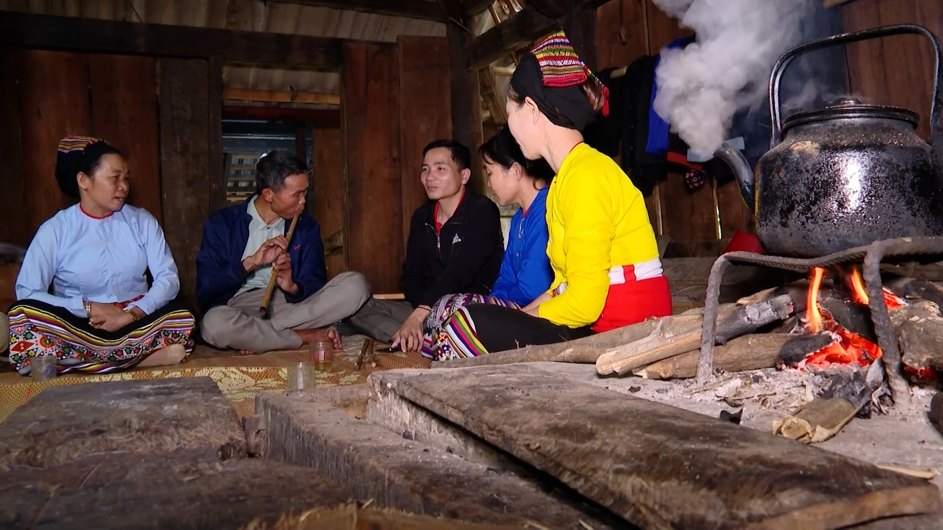 Khói lam trong nếp nhà người Thái