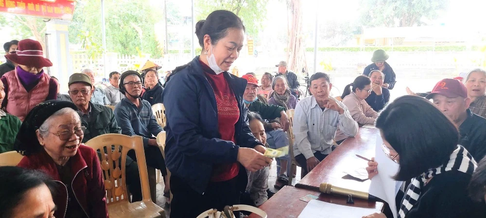 Xã Yên Trường: Gần 2.400 người được nhận quà của Đảng, Nhà nước