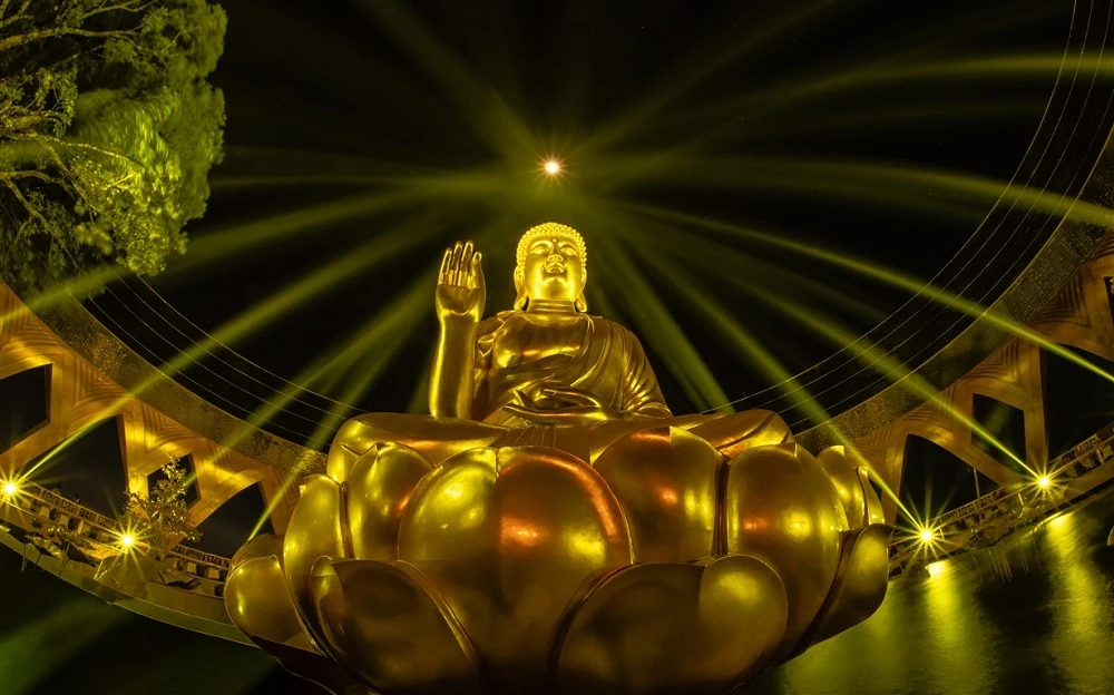 Tôn tượng Đức Phật Câu Na Hàm Mâu Ni trên đỉnh Bà Đen đón khách tham quan, chiêm bái kể từ 1/1/2026