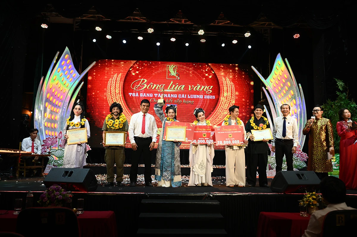 Bình Điền - 32 năm bền bỉ đồng hành, tỏa sáng tài năng Cải lương Việt