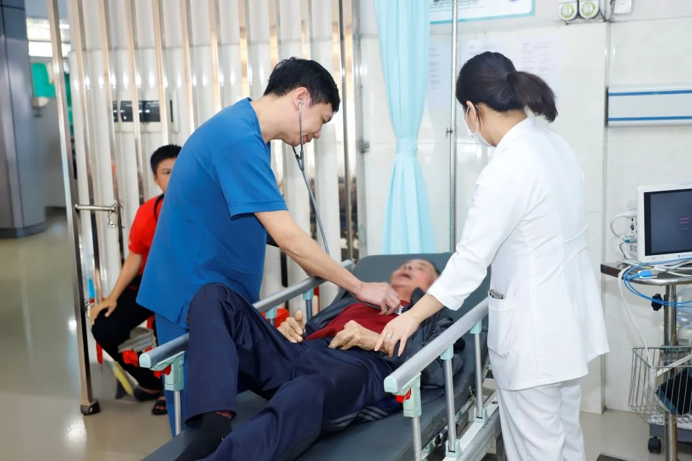 Công tác cấp cứu, điều trị bệnh nhân được bảo đảm trong dịp nghỉ Tết Dương lịch