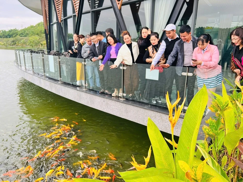 Các khu nghỉ dưỡng hút khách trong kỳ nghỉ dài ngày