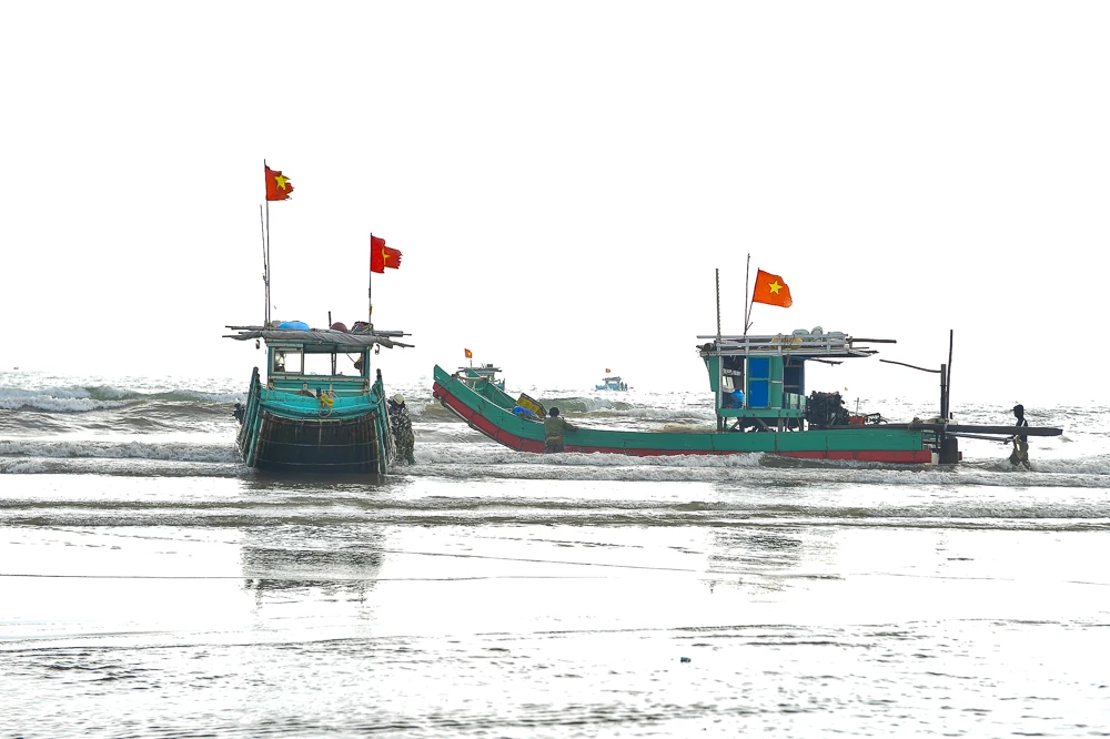 Tết Dương lịch, ngư dân ven biển xứ Thanh vẫn vươn khơi săn “lộc biển”