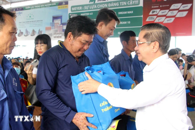 Thủ tướng: Tổ chức Tết Bính Ngọ vui tươi, lành mạnh, an toàn, tiết kiệm