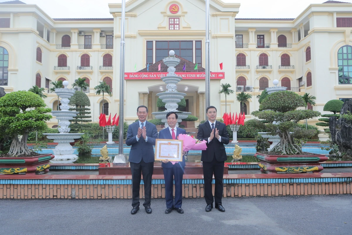 Tỉnh ủy Thanh Hóa tổ chức lễ chào cờ ngày làm việc đầu tiên năm 2026