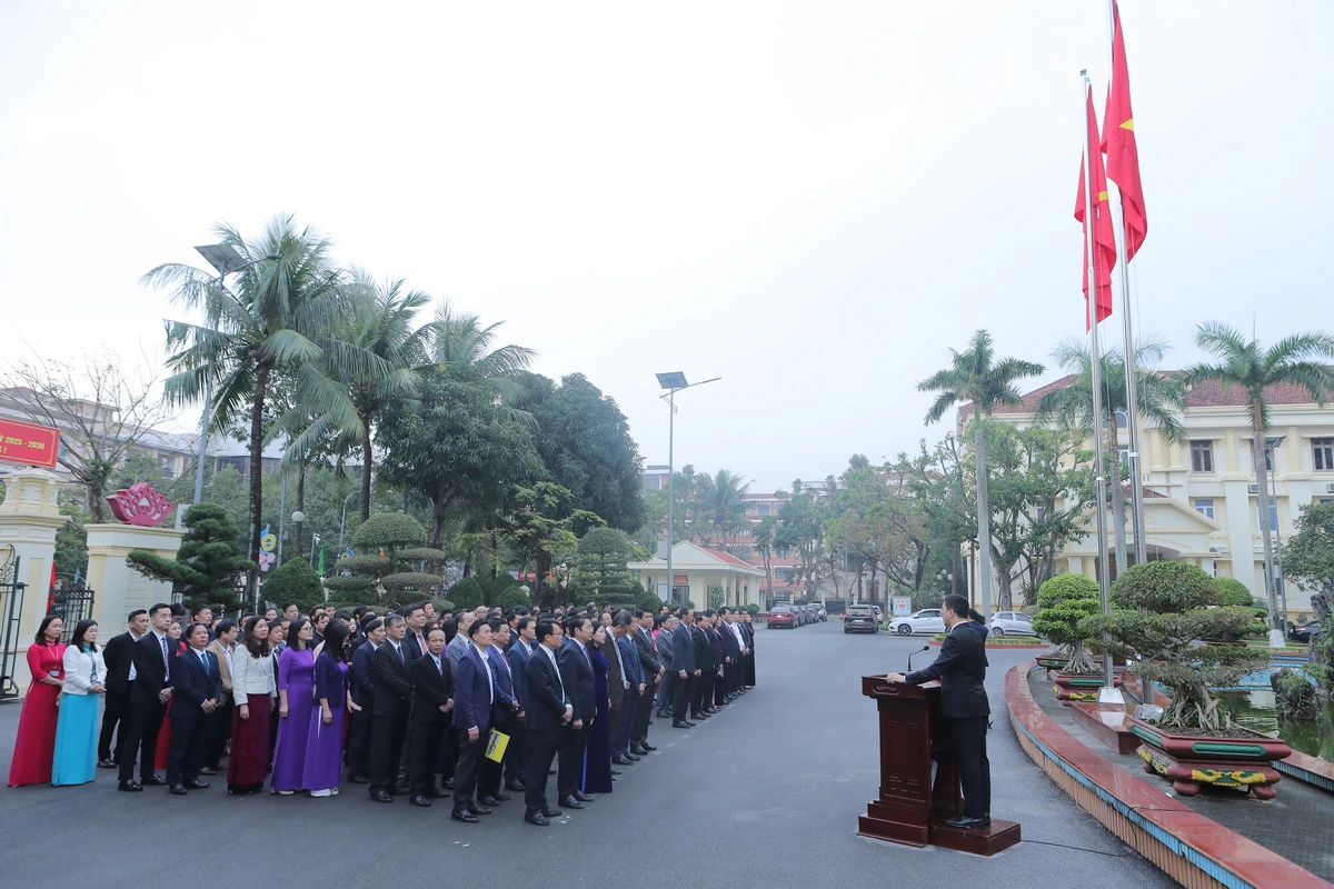 Tỉnh ủy Thanh Hóa tổ chức lễ chào cờ ngày làm việc đầu tiên năm 2026