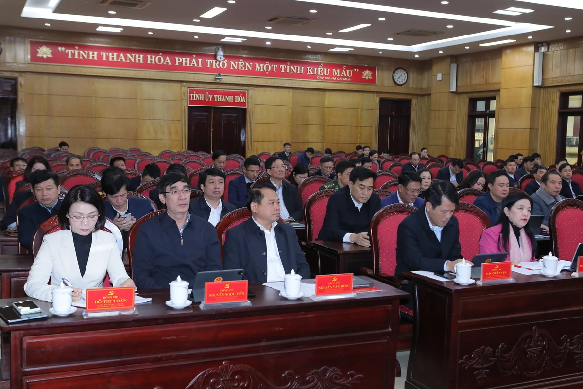 Triển khai nghiêm túc các nhiệm vụ ngay từ đầu năm và chăm lo Tết cho Nhân dân