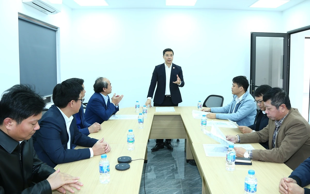 Phó Bí thư Thường trực Tỉnh ủy Nguyễn Hồng Phong kiểm tra thực địa một số dự án