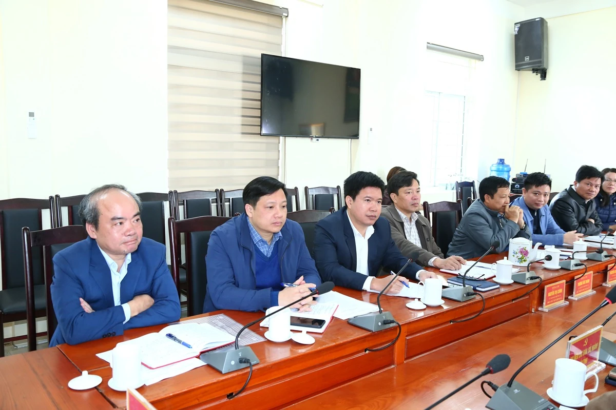 Phó Bí thư Thường trực Tỉnh ủy Nguyễn Hồng Phong kiểm tra thực địa một số dự án