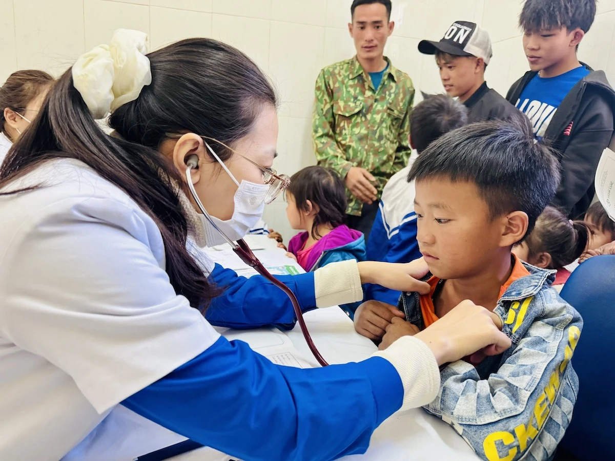 Tổng Công ty Cổ phần Hợp Lực tổ chức khám bệnh thiện nguyện tại xã vùng cao Trung Lý